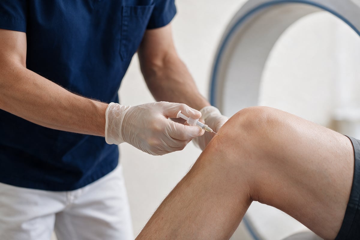 C-Bogen-gestützte Infiltration am Knie.