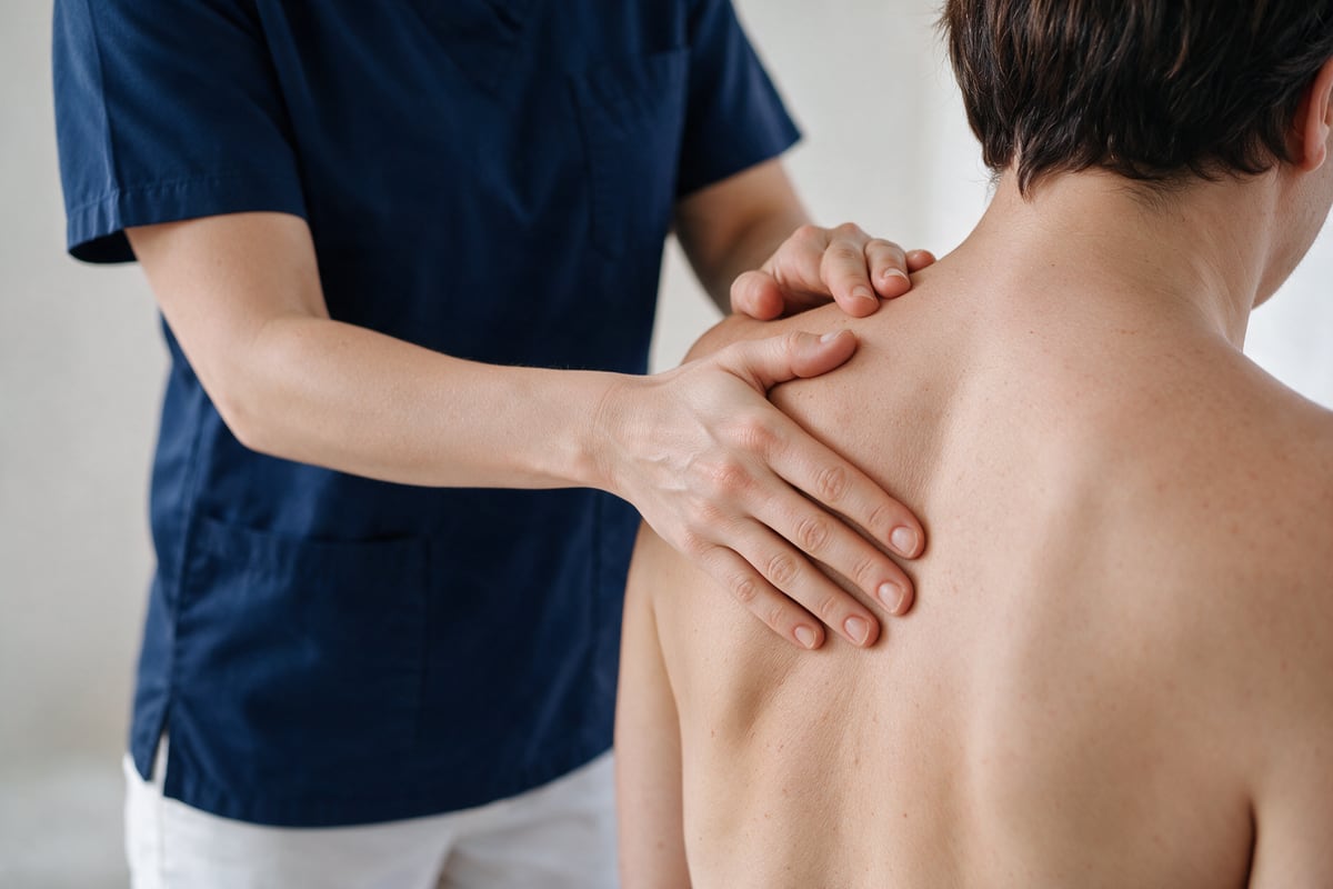 Heilmassage im Schulterbereich